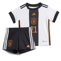 Billiga Tyskland Ilkay Gundogan #21 Barnkläder Hemma fotbollskläder till baby VM 2022 Kortärmad (+ Korta byxor)